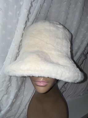 Brand new beige fur bucket hat